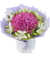 幸福美满-99枝紫玫瑰，6枝多头白香水百合，黄莺和绿叶点缀